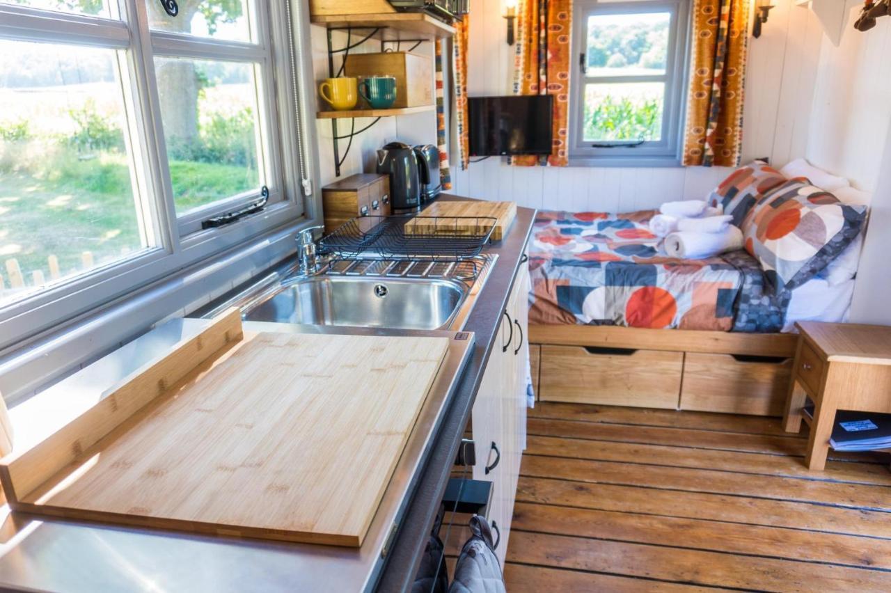The Hideaway Hut - 1 Bed Shepherds Hut - Hereford Exterior photo
