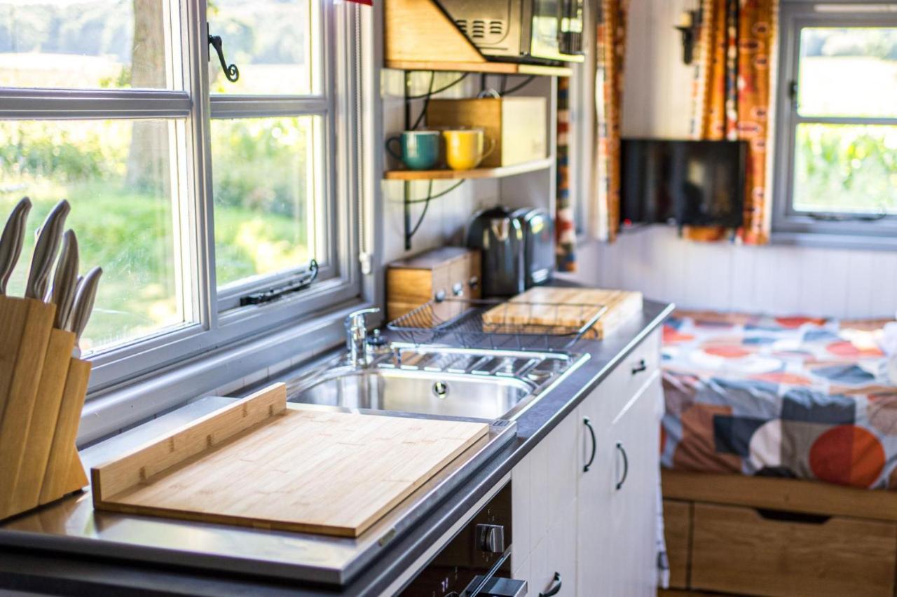 The Hideaway Hut - 1 Bed Shepherds Hut - Hereford Apartment Exterior photo